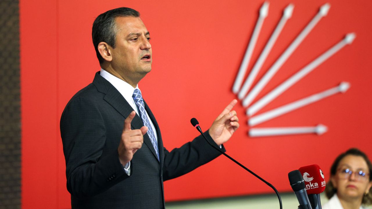 Özgür Özel yeniden CHP Genel Başkanı seçildi