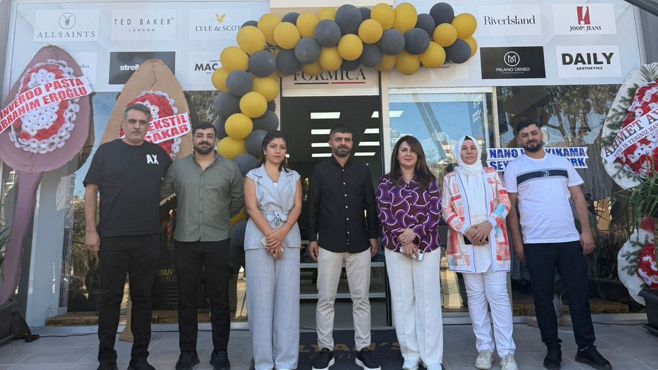 Elyans Outlet Gürselpaşa şubesi görkemli bir açılışla hizmete girdi