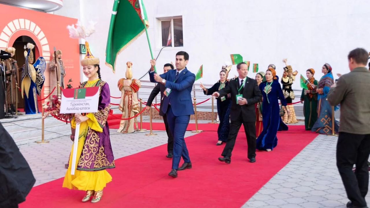 Aktau’da III. Uluslararası TÜRKSOY tiyatro festivali görkemli törenle başladı