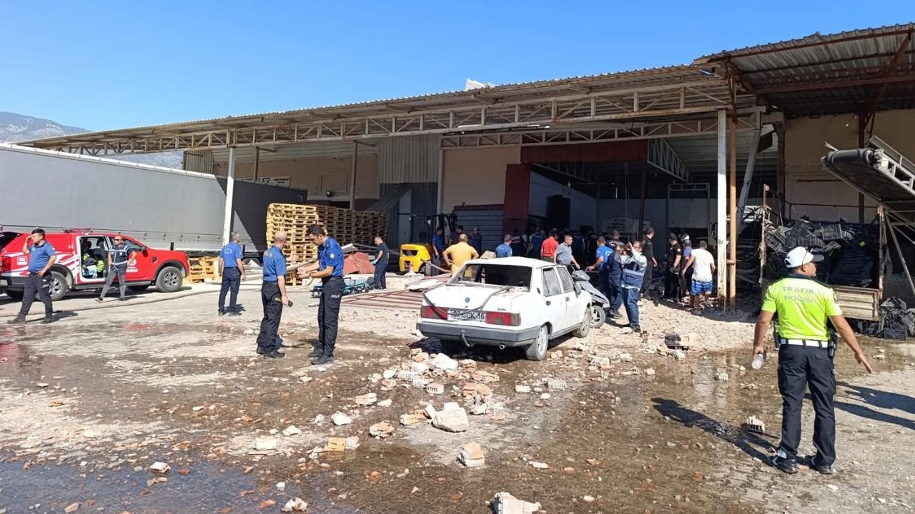 Demre’de toptancı halinde patlama: 1 ölü, 3 yaralı