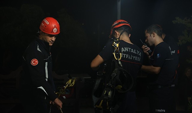 Antalya İtfaiyesi’nden nefes kesen kurtarma operasyonuna destek