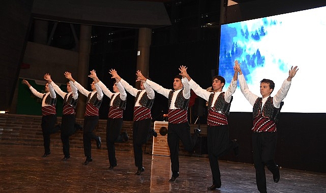 Atatürk’ün Bursa’ya gelişinin 103’üncü yıl dönümü Osmangazi’de muhteşem gösteriyle kutlandı