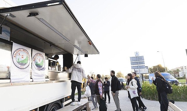 Balçova Belediyesi’nden Soğuk Havaların Gönül Isıtan Dokunuşu: Metro Durağında Çorba İkramı