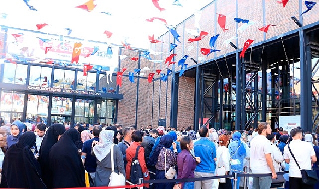 Bu kuyrukta imza mutluluğu var