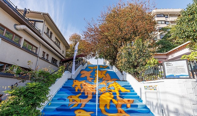 Johnson & Johnson    Ruh Sağlığının Önemine Vurgu Yapmak İçin Moda Merdivenlerini   Renklendirdi