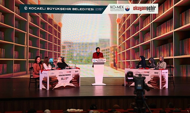 Kitap Fuarı’nda münazara ve müzikal tiyatro bir arada