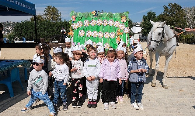 Minikler, Hayvanları Koruma Günü’nde atlarla buluştu