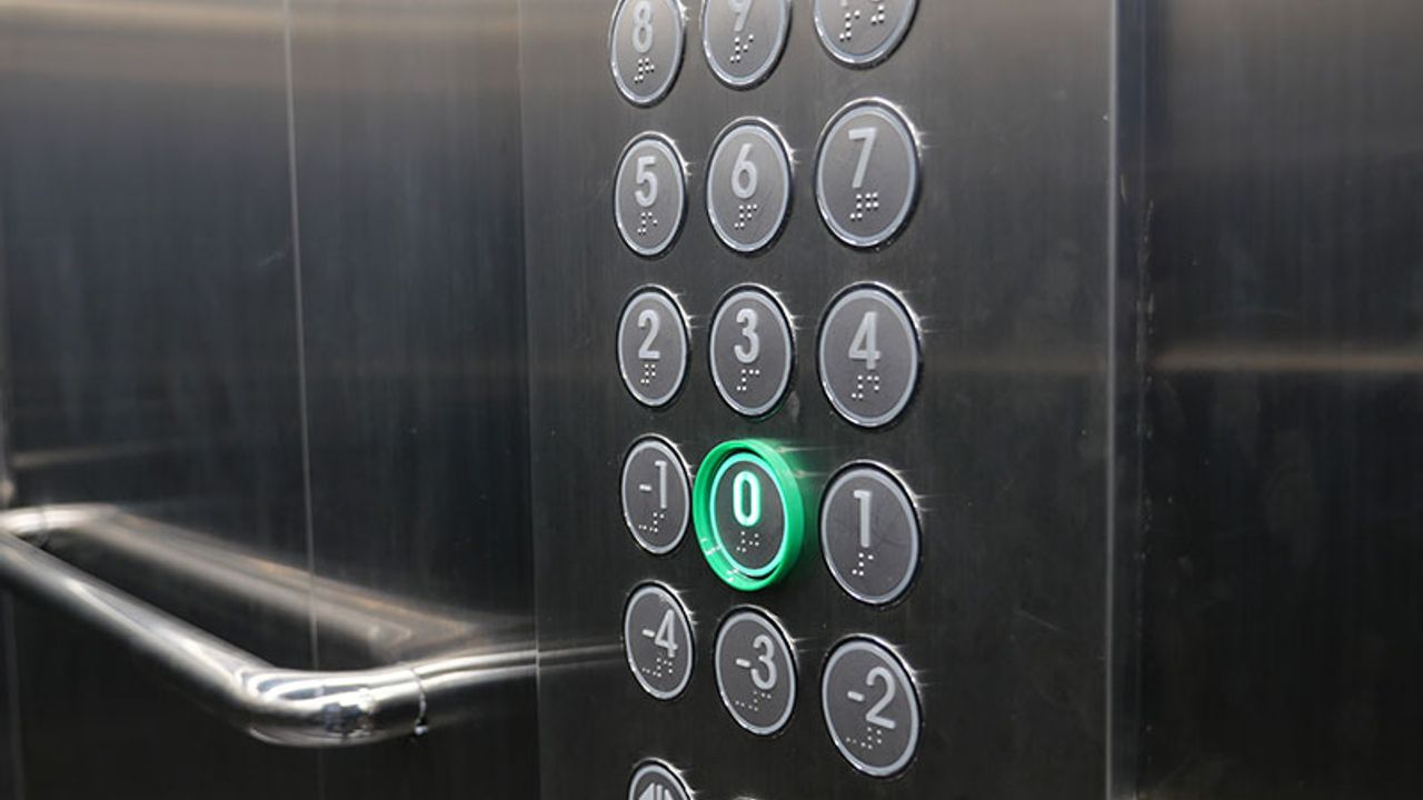 ra’da yük asansöründen düşen 2 işçi hayatını kaybetti