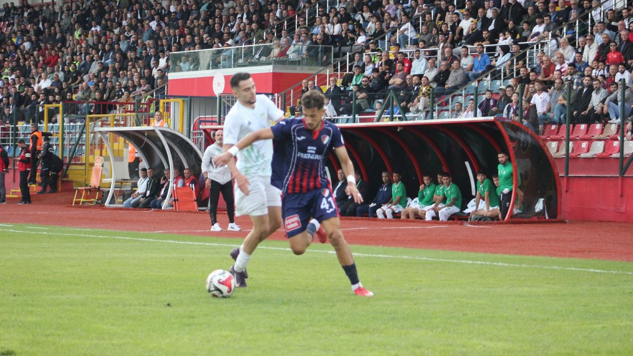 Düzcespor, sahasında Çayelispor’u 4-0 mağlup etti