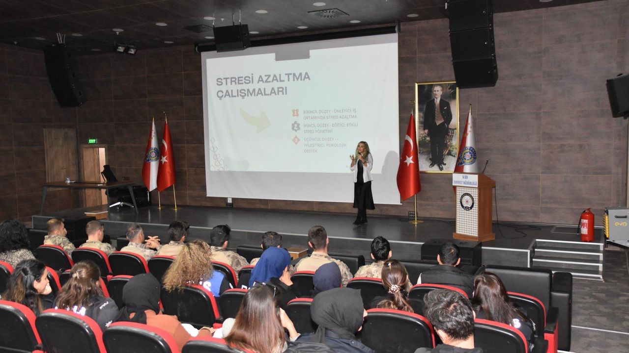 Kars’ta emniyet personeline “Psikolojik İlk Yardım” eğitimi verildi