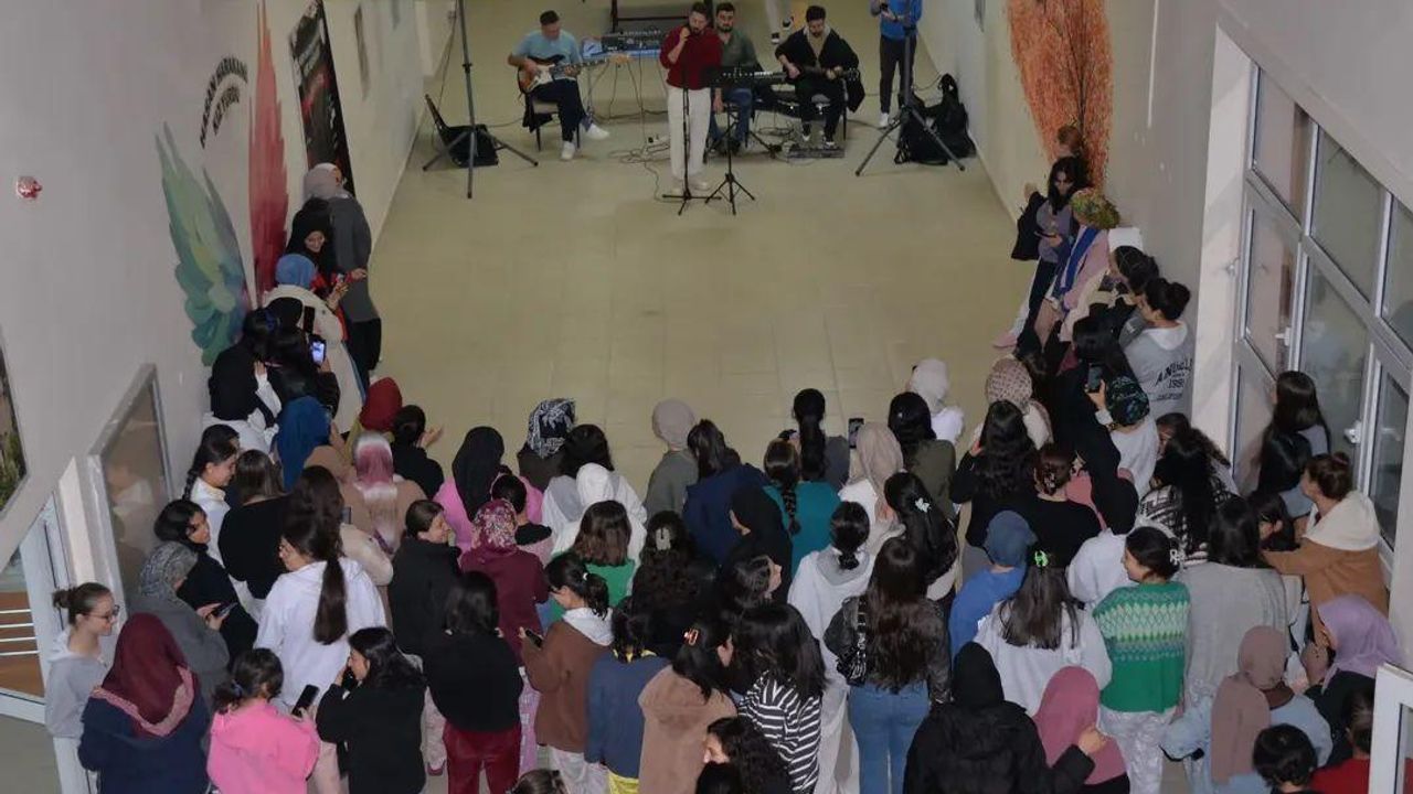 Harakani yurdunda moral gecesi: Yeni döneme coşkulu başlangıç