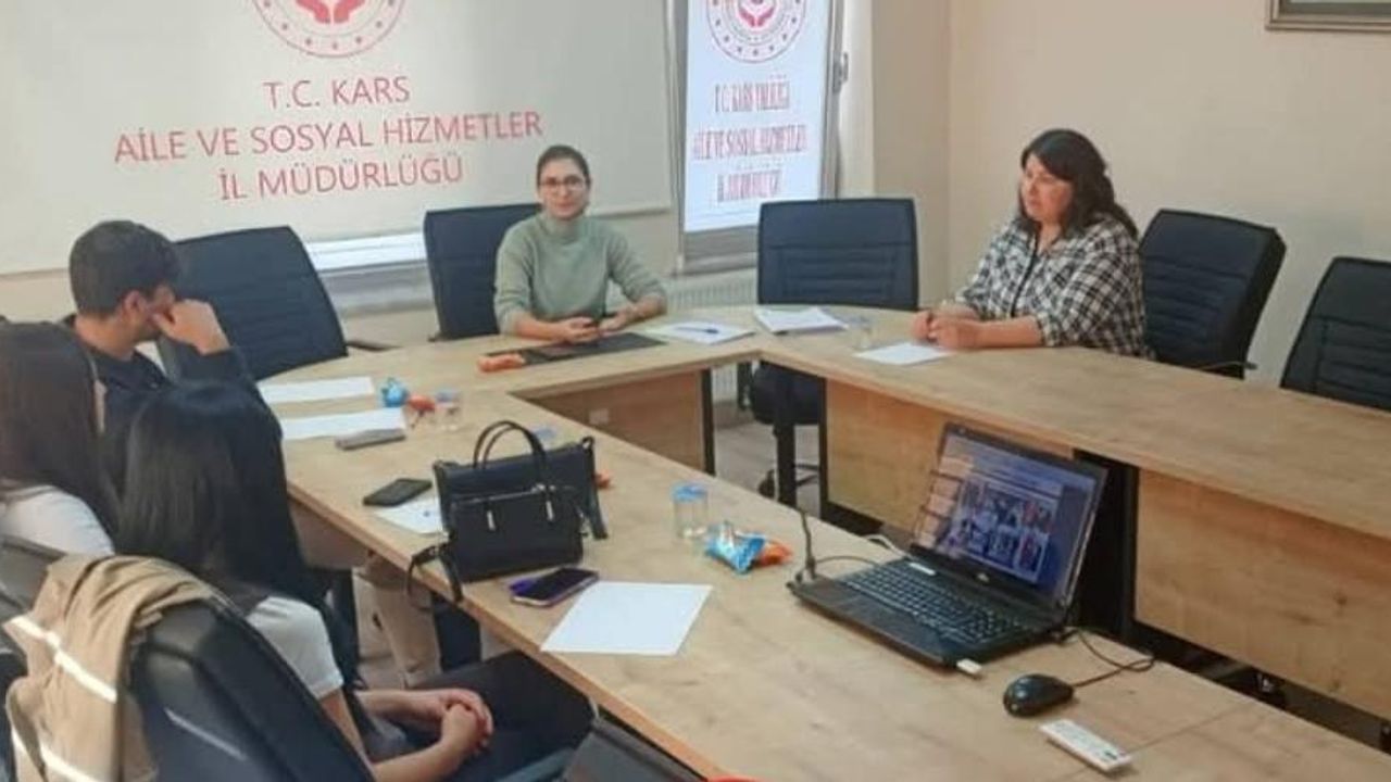 Kars’ta devlet korumasından yararlanan gençlere kamu görevine geçişte rehberlik desteği