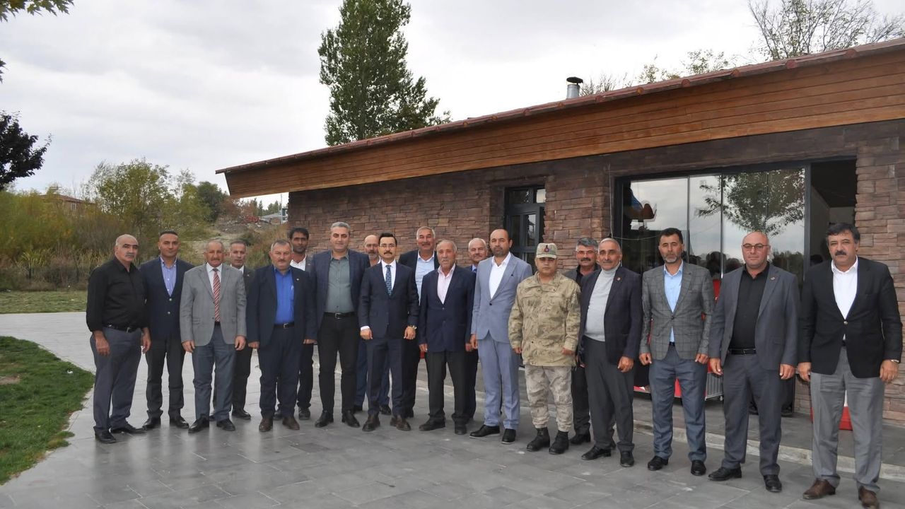 Kaymakam Demirtaş’tan Muhtarlar Günü’nde anlamlı kutlama