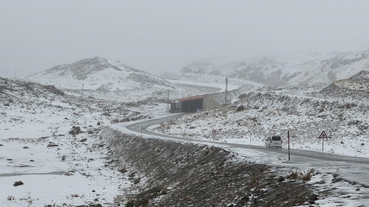 Van’ın yüksek kesimleri karla beyaza büründü