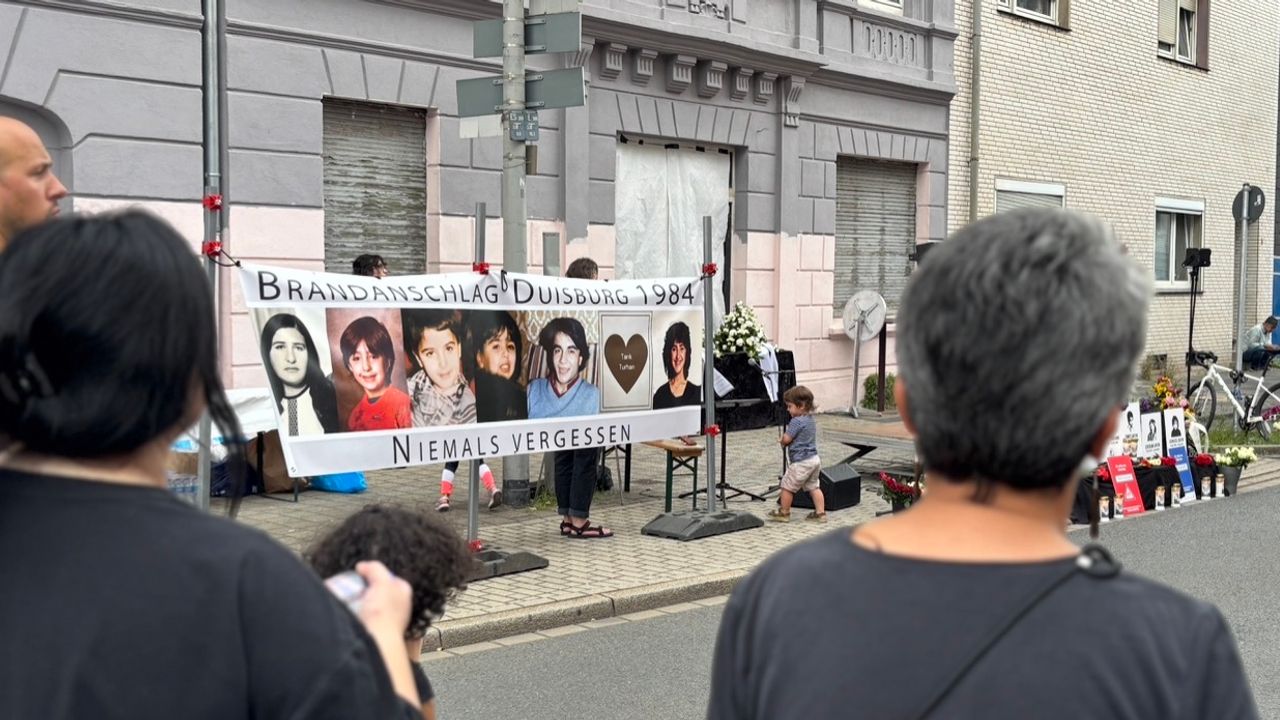 Duisburg Wanheimerort’ta 26 Ağustos 1984 yangınında hayatını kaybeden 7 kişi anıldı