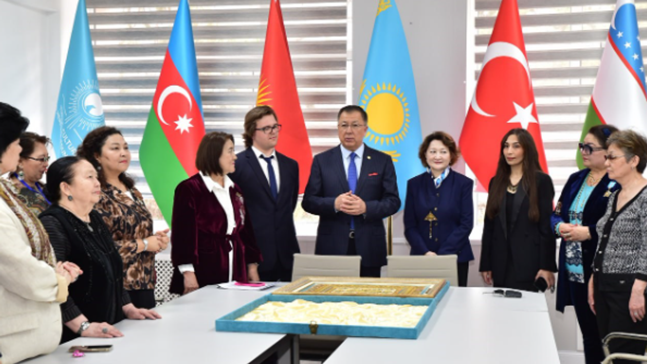 Türk dünyası bilim insanları Almatı’da “Neotürk” konferansında bir araya geldi