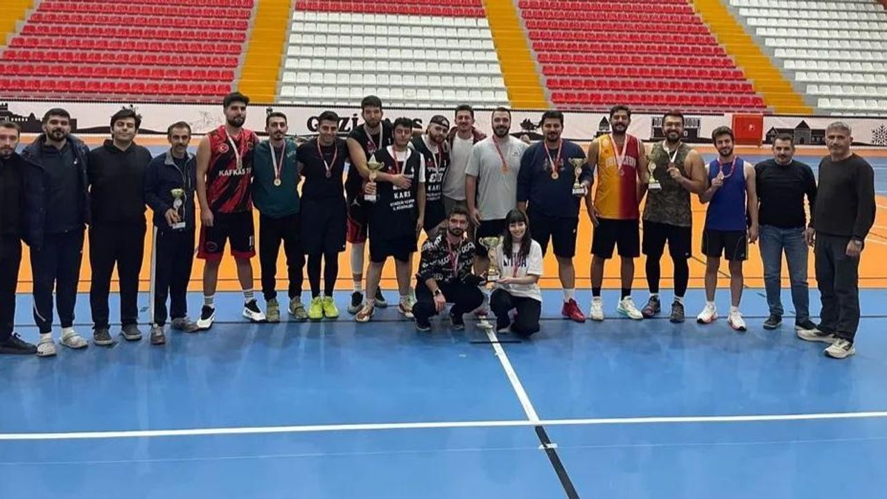 Kars’ın Kurtuluşunun 104. Yılı kapsamında Kars Cup 3×3 Basketbol Turnuvası başladı!