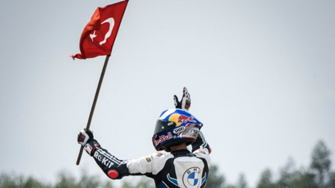 Toprak Razgatlıoğlu tarih yazdı: 3. kez dünya şampiyonu