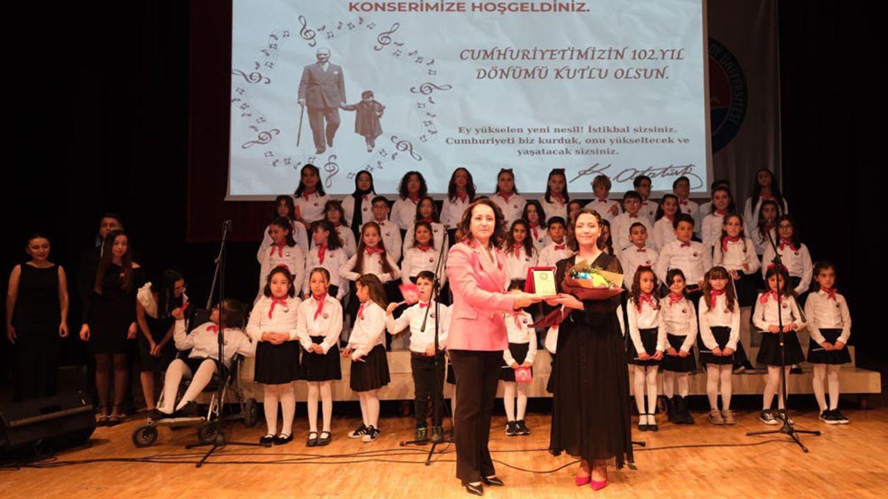 Minik seslerden Cumhuriyet coşkusu Burdur’da yankılandı