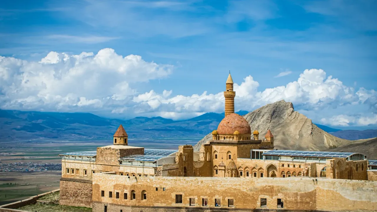 İshak Paşa Sarayı’nı UNESCO listesine taşıyacak proje başlatıldı