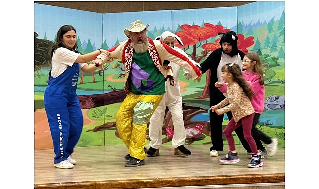 Gölcüklü Çocukları Neşelendiren Tatil Hediyesi