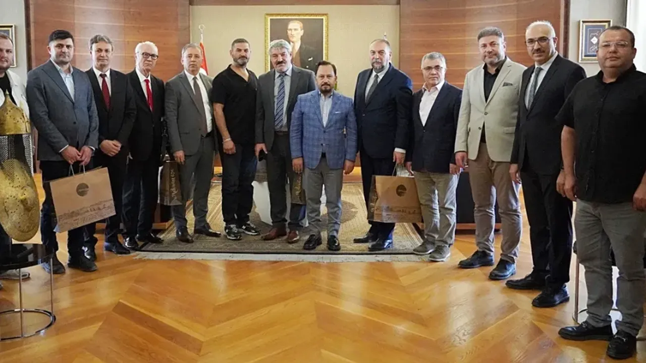 Adana’dan Londra’ya, ‘Gençlik Atlası Uzman Projesi” köprüsü