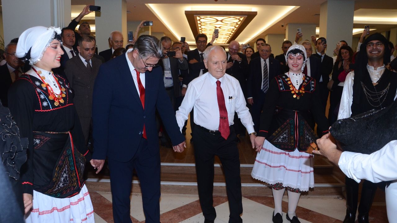 Haberal, organ naklinde dünyanın birincisi; horonda Karadeniz’in öncüsü