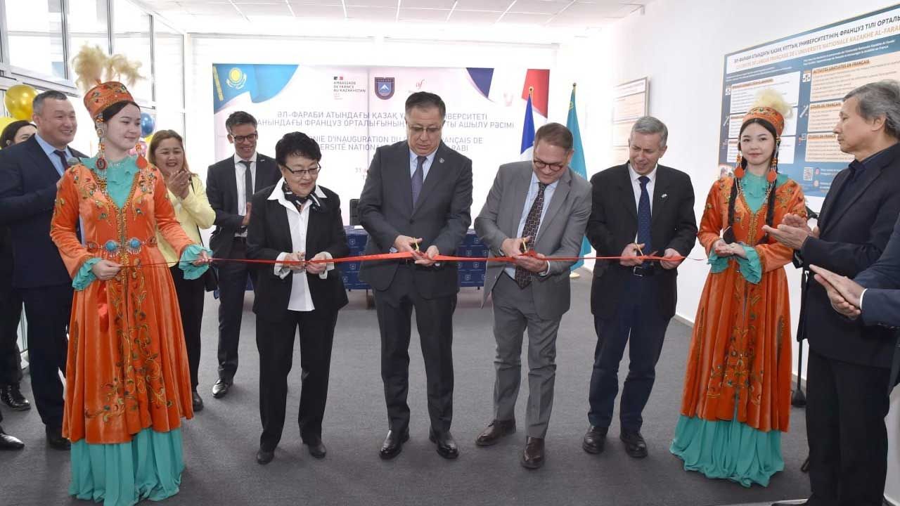 El-Farabi Kazak Milli Üniversitesi’nde Fransız Merkezi açıldı