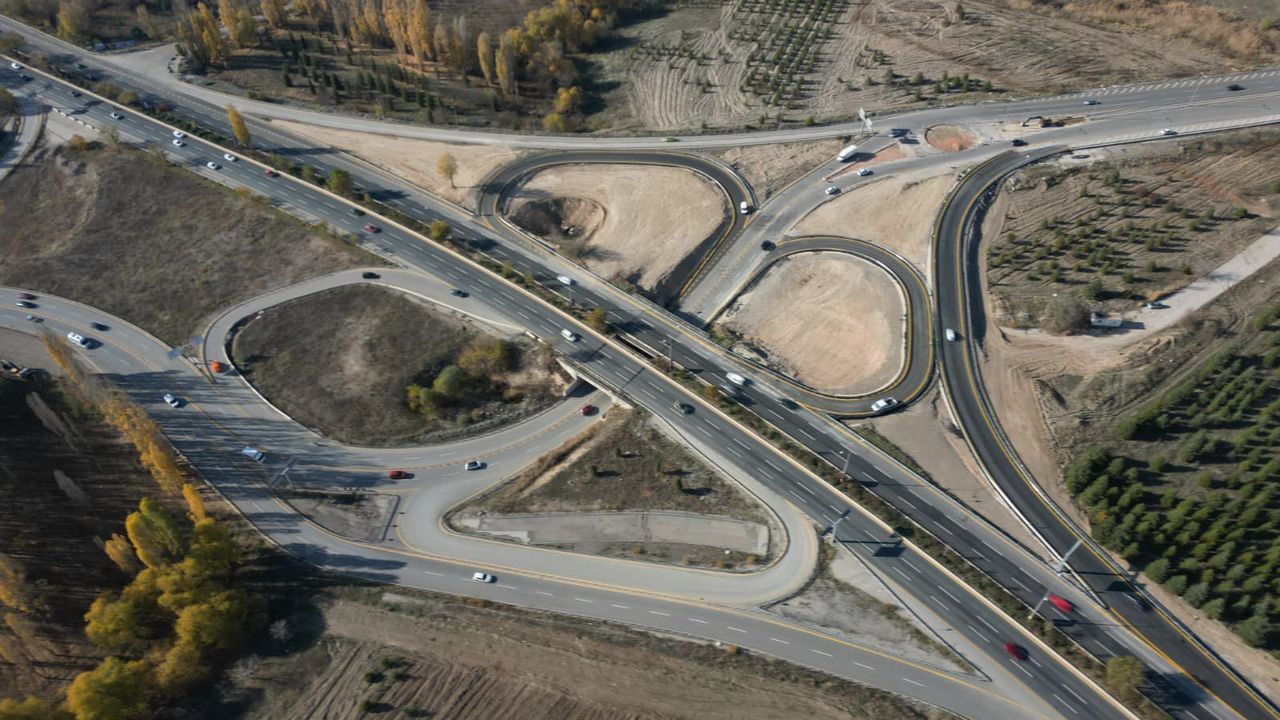 Sabancı-Ankara Bulvarı Kavşağı yonca tipi düzenlemeyle yeniden hizmete açıldı