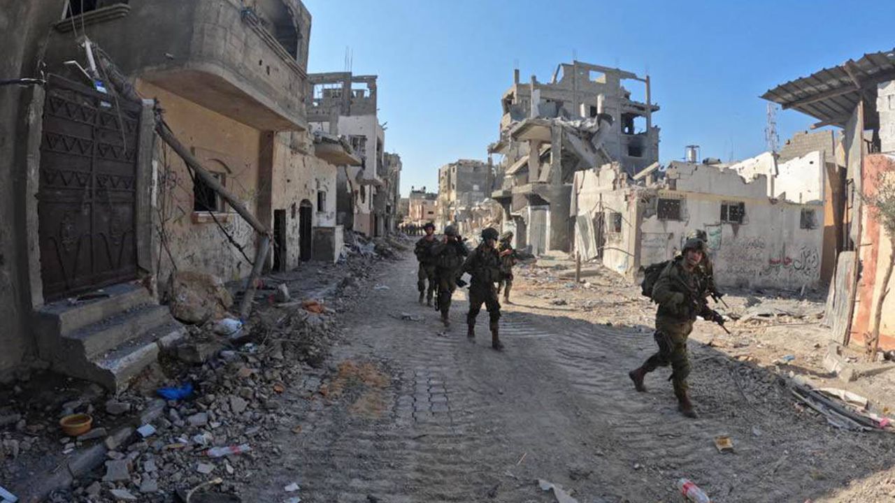 İsrail ordusu, Batı Şeria’da Filistinli ailenin evini yıktı