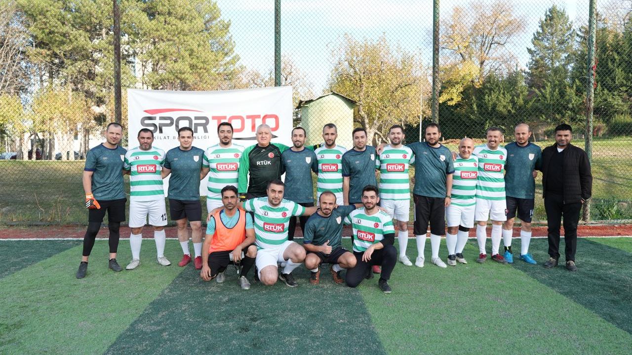 RTÜK 2025 futbol turnuvası şampiyonu belli oldu: DENETİMGÜCÜ FK kupayı kaldırdı