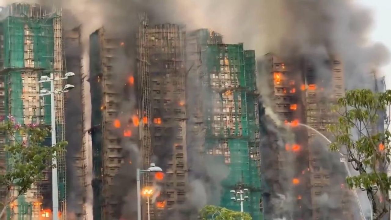 Hong Kong’da gökdelen yangını: 13 kişi hayatını kaybetti