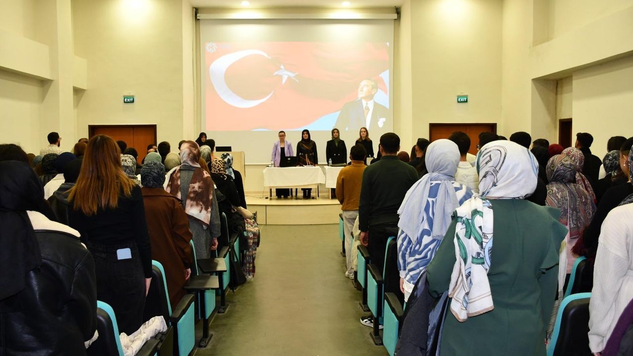 “Tarihsel ve Kültürel Yönüyle Kadına Yönelik Şiddet” paneli gerçekleştirildi