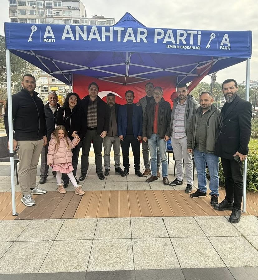 Anahtar Parti Karabağlar İlçe Başkanlığı’ndan Stant Çalışması