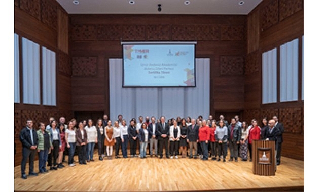 Akdeniz Dilleri Merkezi’nden sertifika coşkusu