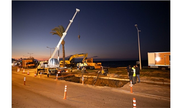 İZSU ekipleri Güzelbahçe–Narlıdere ana iletim hattındaki arızayı giderdi