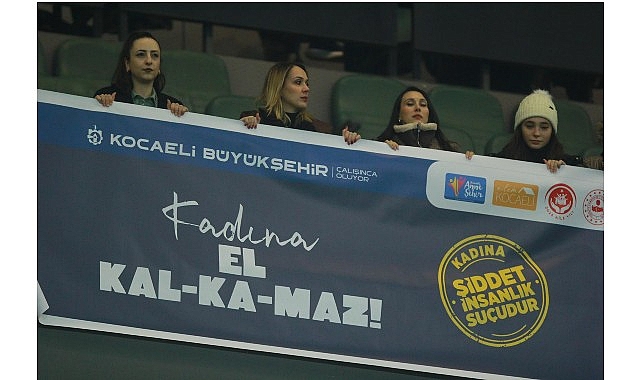 Kocaeli Stadyumu’nda kadına şiddete karşı güçlü mesaj verildi;  “Kadına el kalkamaz”