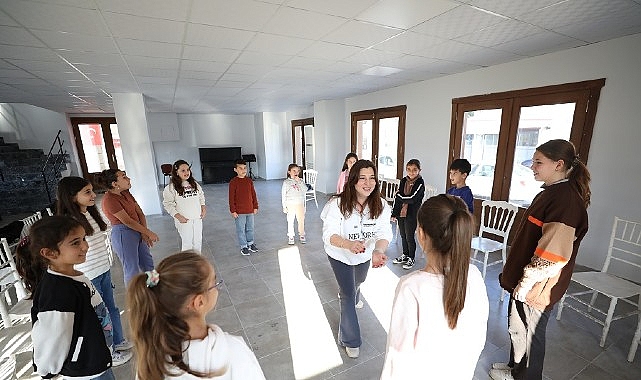 Menderes’te Çocuklara Tiyatro Eğitimi