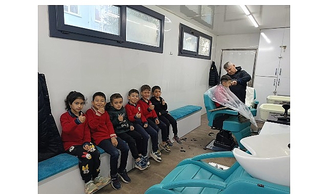 Mobil Kuaför Tırı öğrencilerin hizmetinde | Hey Haber