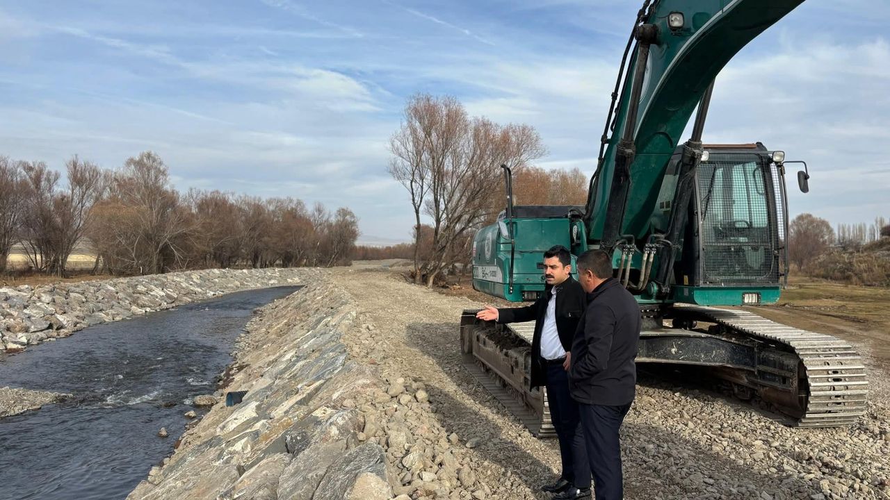 Susuz’da Dere Islahı ve Mesire Alanı çalışmaları yerinde incelendi