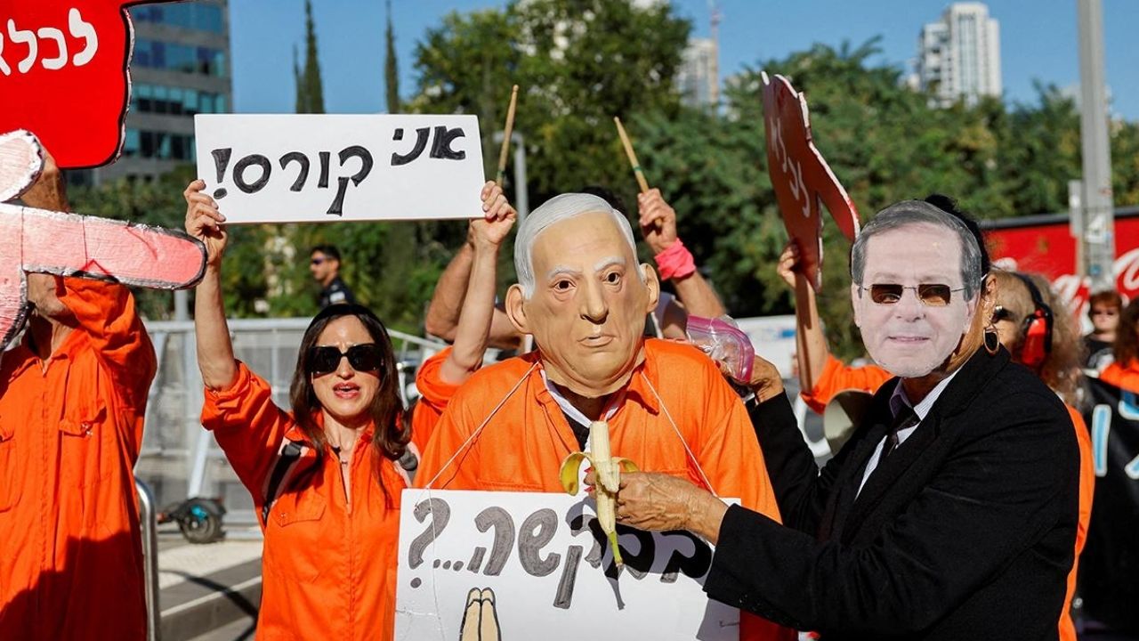 İsrail’de Netanyahu’ya af tepkisi büyüyor: Cumhurbaşkanlığı önünde protesto