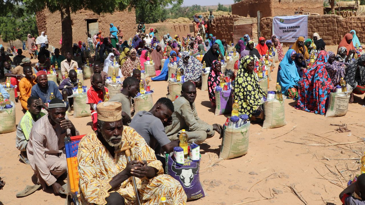 Help Yetim, Nijer’de yüzlerce yetime yardım dağıttı