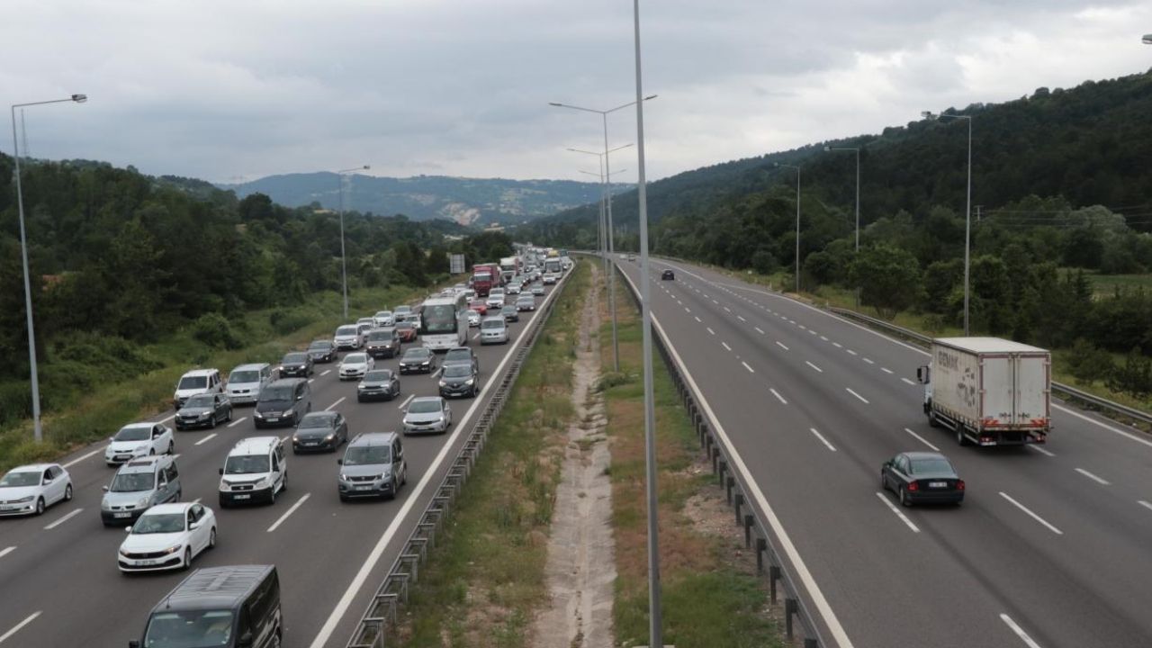 Motorlu taşıtlar 2024’te 383 milyar kilometre yol katetti
