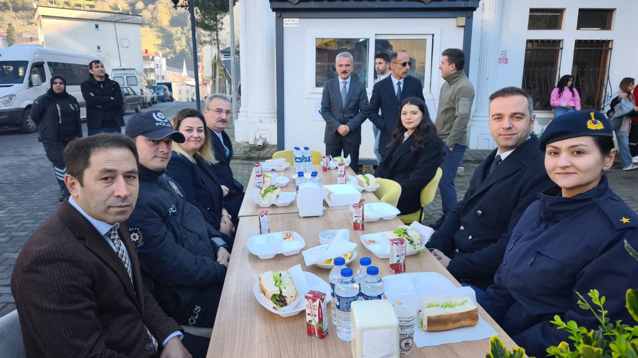 ŞMYO ‘’Hamsi Şenliği’’ Coşkuyla Gerçekleşti