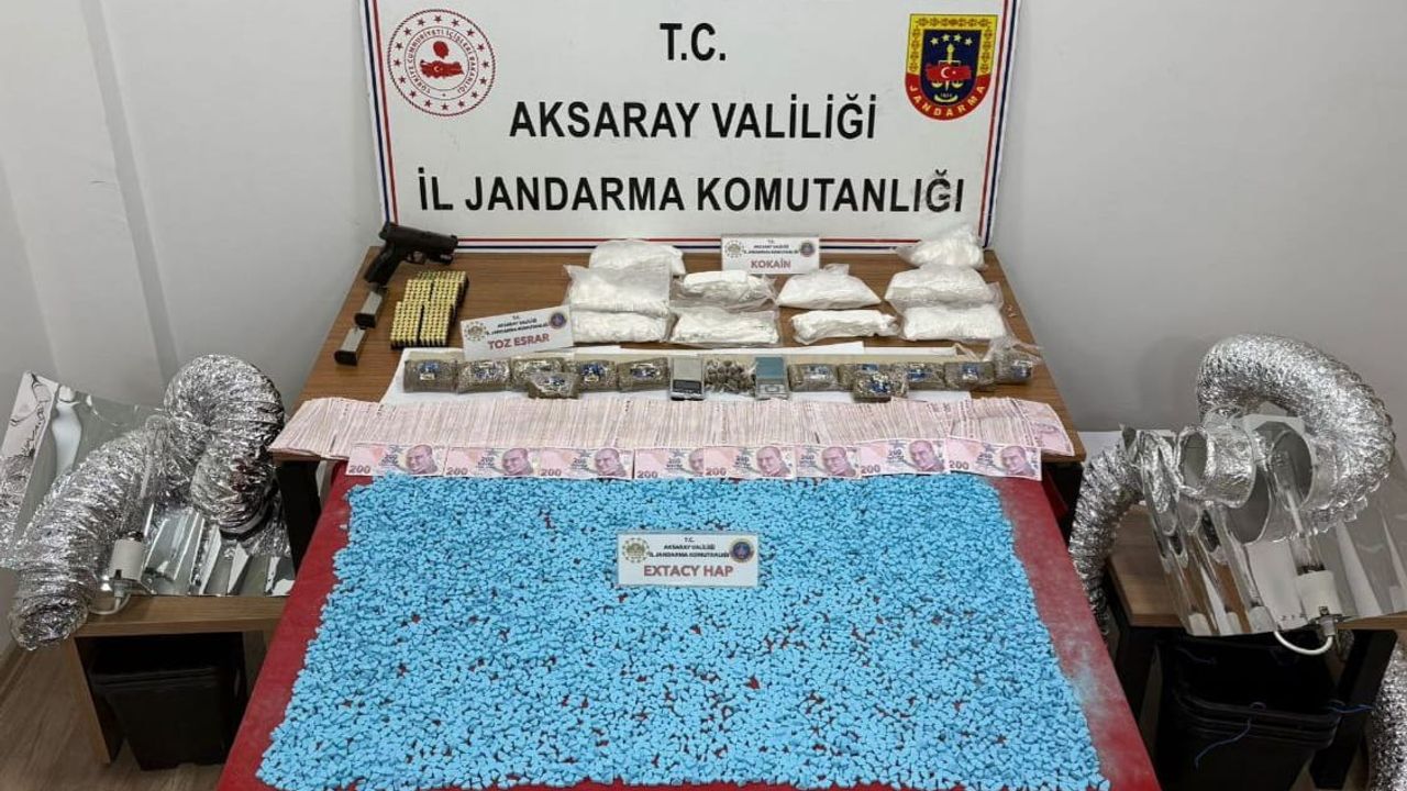 Aksaray’da uyuşturucu operasyonu: Kilolarca madde ele geçirildi, 2 şüpheli tutuklandı