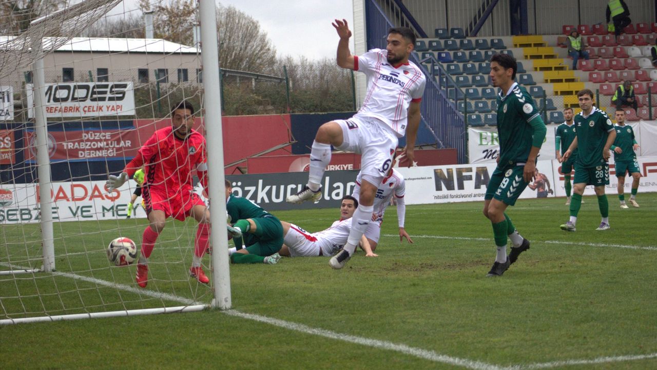 Düzcespor gençlerle Giresunspor’u 2-1 mağlup etti