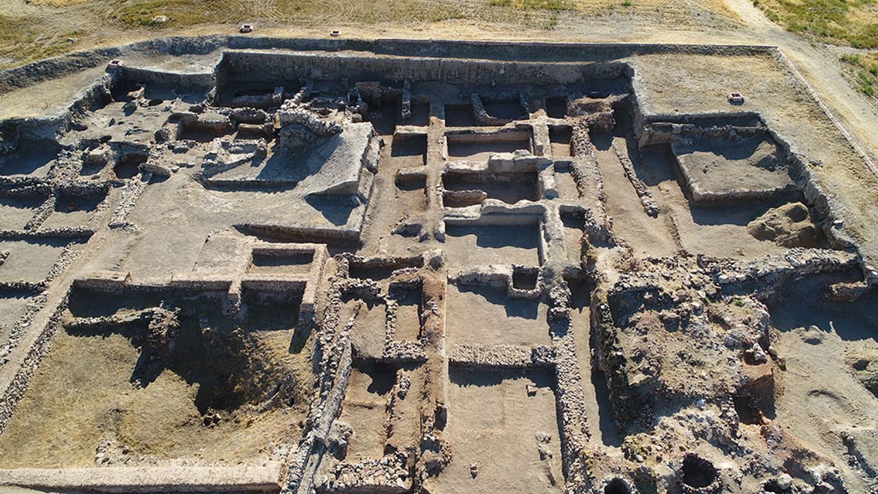 Kültepe Kaniş-Karum’da ilk kez mozaik kalıntılarına rastlandı