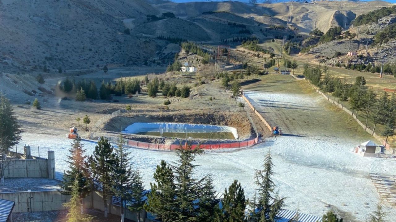 Davraz Kayak merkezi’nde suni karlama dönemi başladı