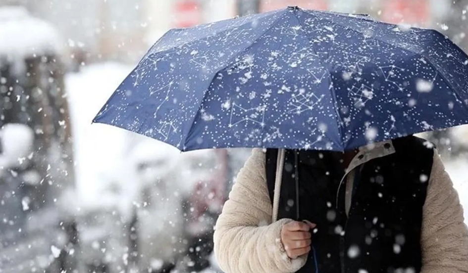 KASTAMONU BEYAZA TESLİM: GÖZLER TATİL İÇİN VALİLİĞE ÇEVRİLDİ!