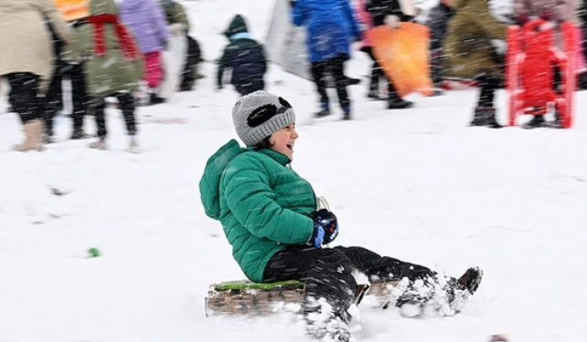 Milyonların Gözü Valiliklerde: 8 Ocak Perşembe Bugün Okullar Tatil Mi?